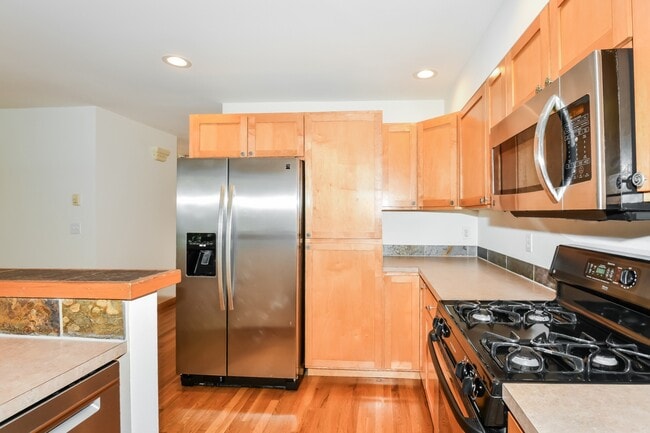Photo - 3BR/3.5BA Craftsman Townhome w/ 2-Car Garage in Prime Seattle Location