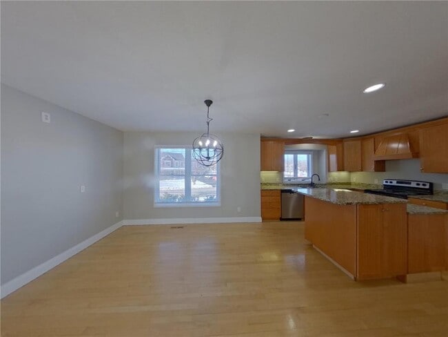 Photo - 606 Lincoln Dr NE