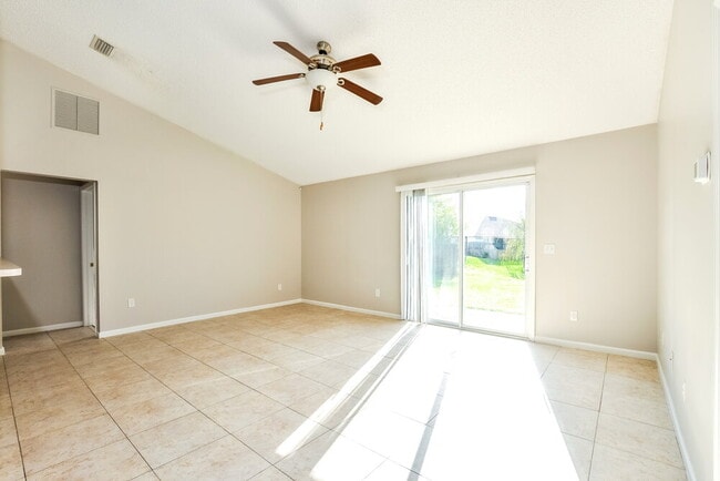 Photo - 1371 Summerbrook Dr