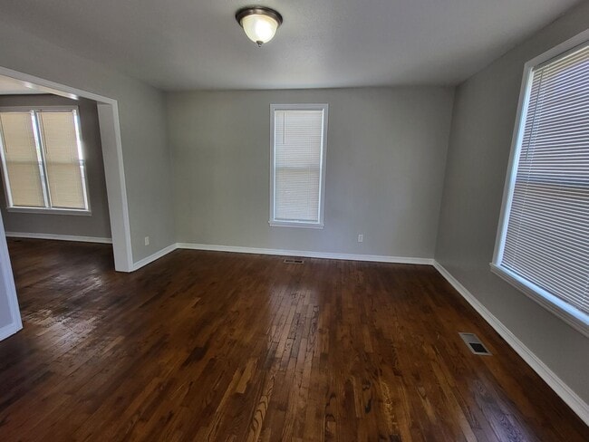 Photo - 705 N Boulevard