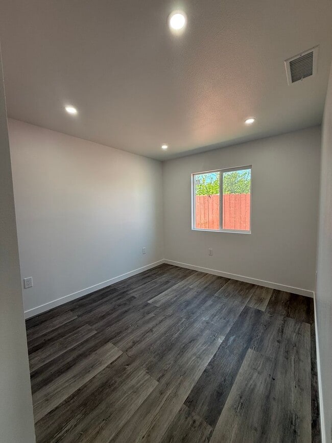 Photo - 2 bed, 1 bath ADU with private yard and laundry