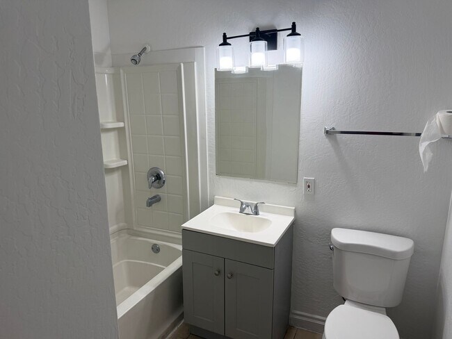 3720 Royal Crest St Unit 05