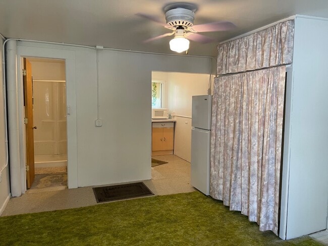 Photo - 130 E Broadway St