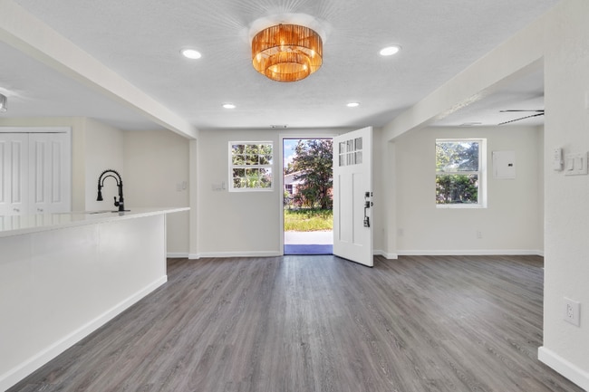 Photo - 509 Maine Ave