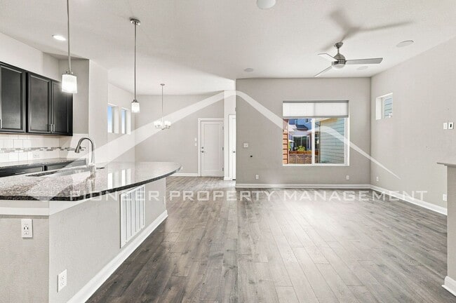 Photo - 6784 Navajo St