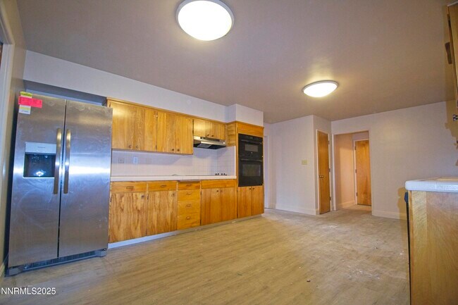 Photo - 995 Roberts St