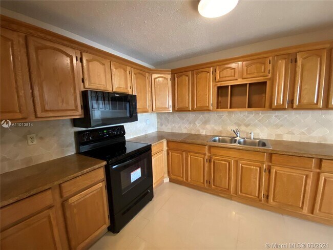 Photo - 7000 NW 186th St Unidad 4-422