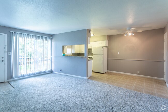 Living Room - 1305 Memorial Apartments