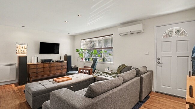 Photo - 2Bd/1Ba Shoreline House