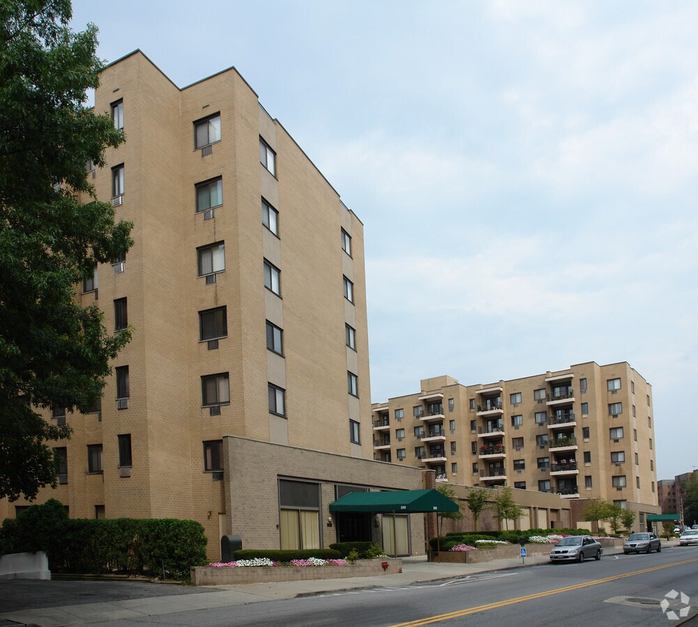 Photo - 100 E Hartsdale Ave