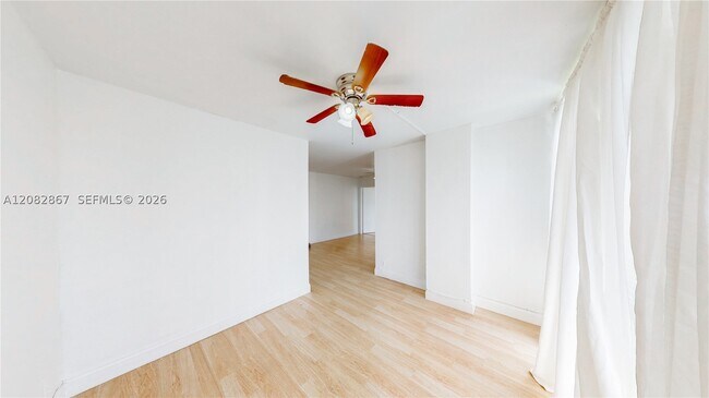 Photo - 17011 N Bay Rd Unit 516