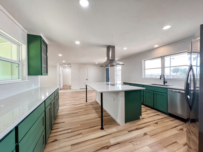 Photo - 2093 Kuehler Ave