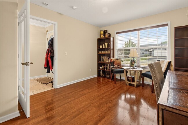 Photo - 2093 Mykola Rd