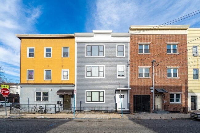 Building Photo - 78 Hutton St Unit 2