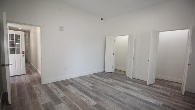 Photo - 525 E Broadway Unit 1