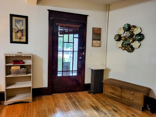 Photo - 1841 Oxford Ave SW Unit 2 Bd 1 Ba Eco Apartment