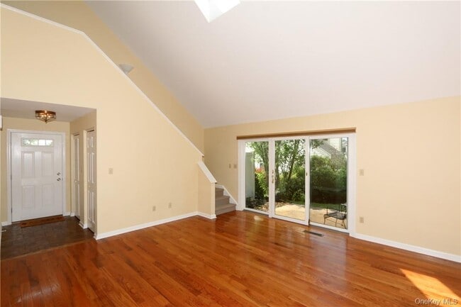 Photo - 218 Stoneway Ln