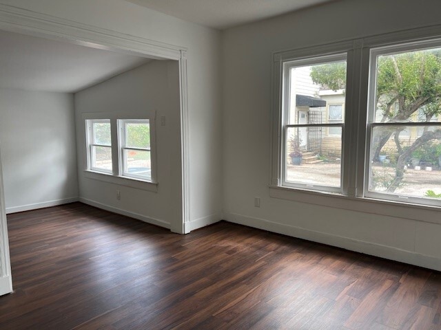 Photo - 5106 Center St