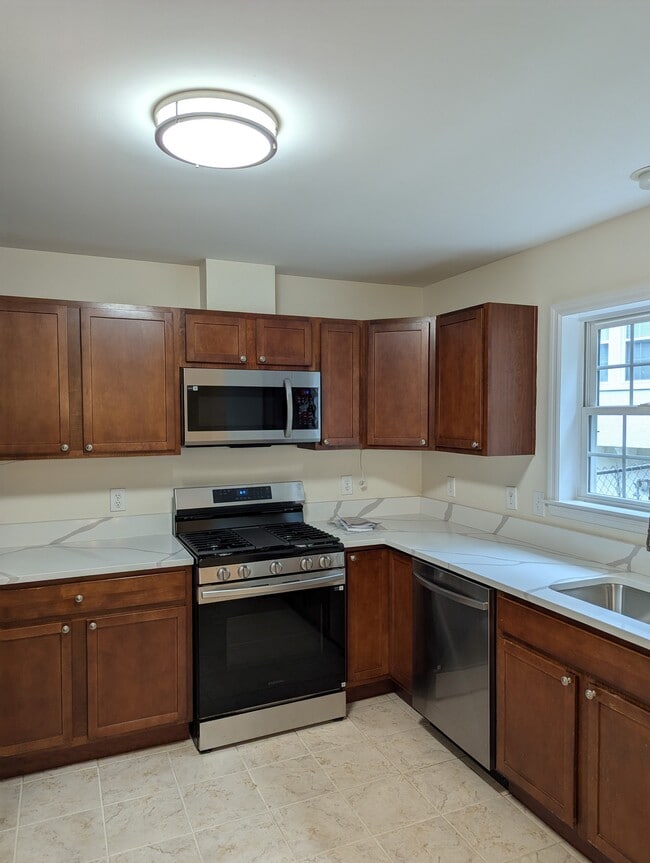 Building Photo - 126 Nethermont Ave Rental