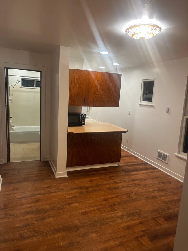 Building Photo - 322 Avenue A Unit 3