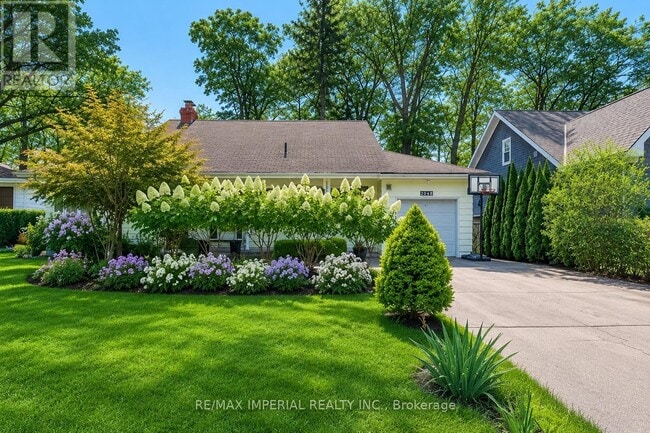 Photo - 2048 Devon Rd