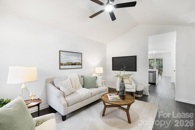 Photo - 913 Tennyson Dr