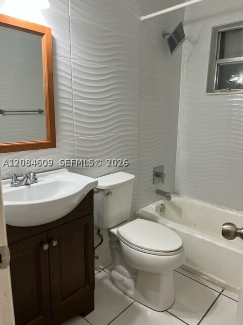 103 SE 5th St Unit b