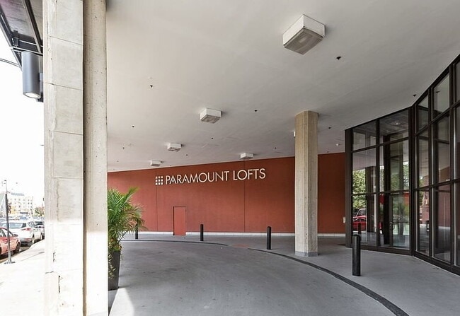 Photo - "Modern 2-Bed, 2-Bath Gem in Chicago's Heart – Fully Equipped for Urban Living!"