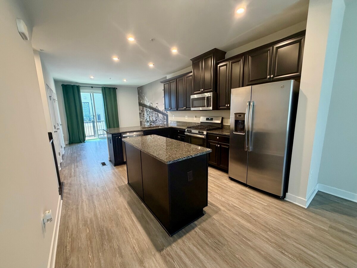 Photo - 2807 Lewis Ave