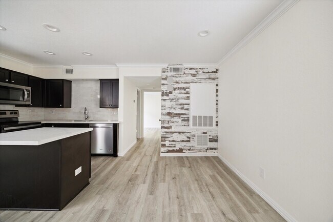 Photo - 300 Pecore St