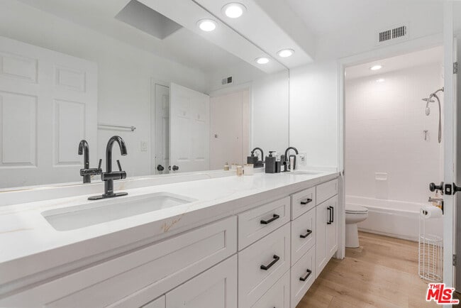 Photo - 20318 Blythe St