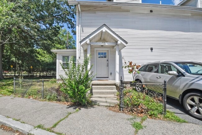Building Photo - 60 Brook Rd Unit 2 Rental