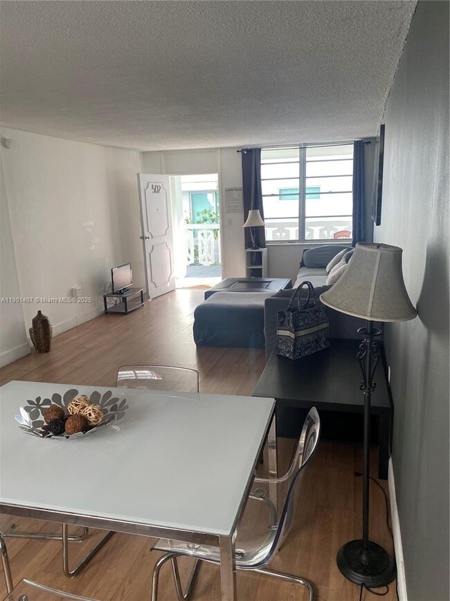 Photo - 1732 Meridian Ave Unidad 502