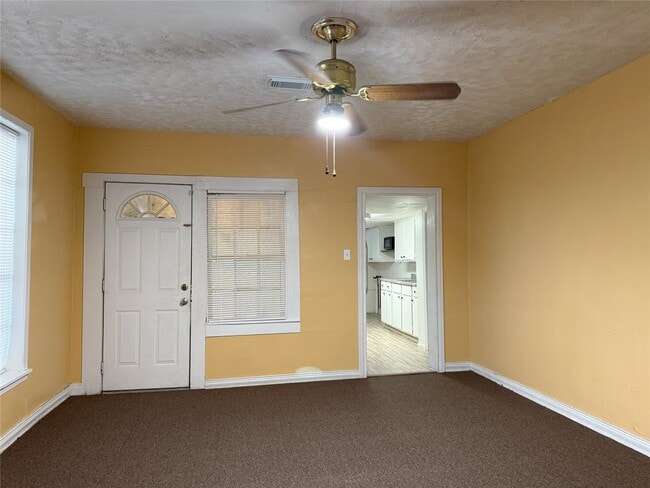 Photo - 723-727 W 27th St