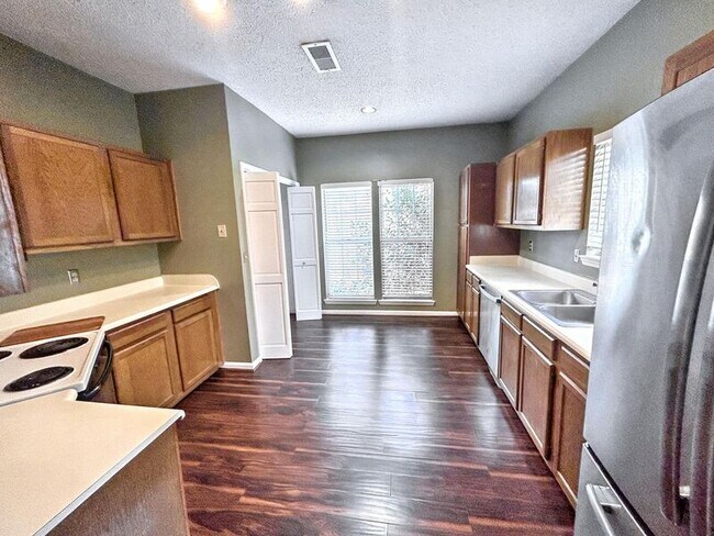 Photo - 1942 Waterford Pl