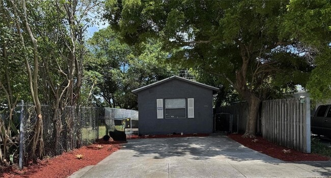 Building Photo - 1132 NW 4th Ave Unit 1 Rental