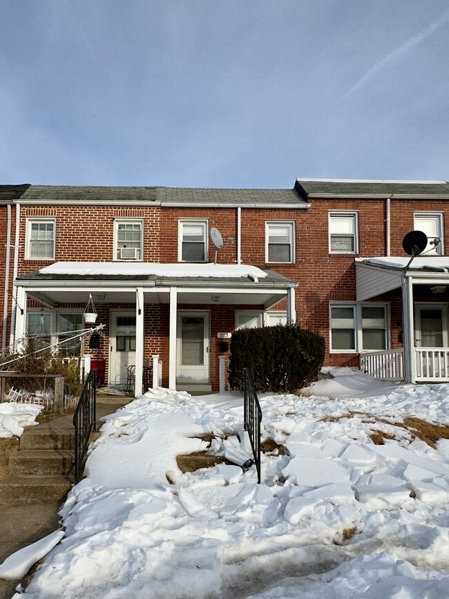 Building Photo - Charming 2 Bedroom/2 Bathroom Townhome in Joseph Lee Neighborhood, Baltimore, MD!