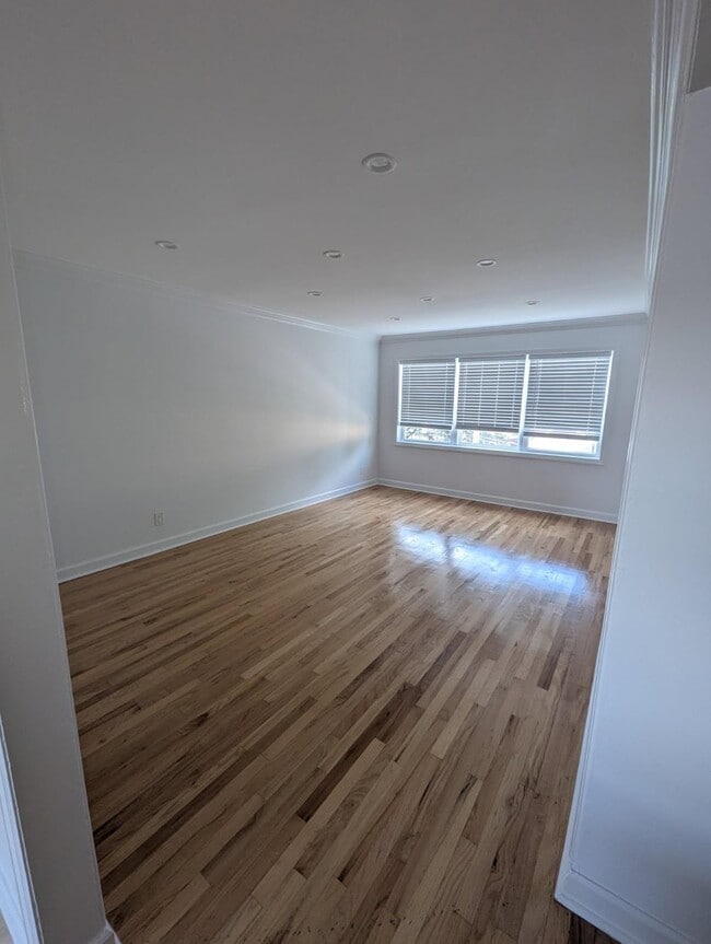 Building Photo - 2763 Fish Ave Unit 3 bd 1.5 bath