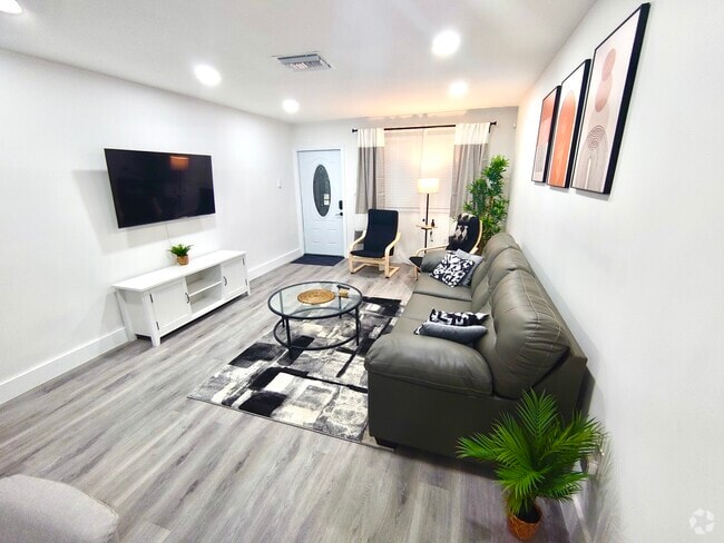 Building Photo - 143 NE 183rd Ter Unit 143 Rental
