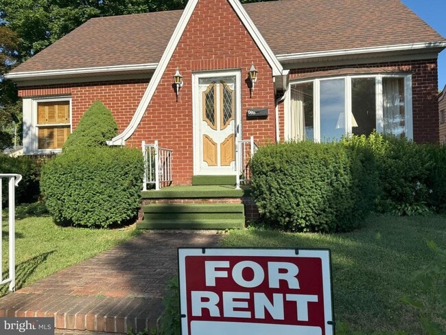 Building Photo - 430 Moul Ave