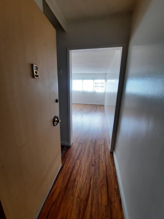 Photo - 533 S Harvard Blvd Apartments Unit 211