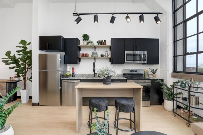 Building Photo - Piquette Flats Rental