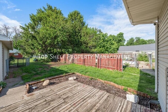 Photo - 1525 Royer St