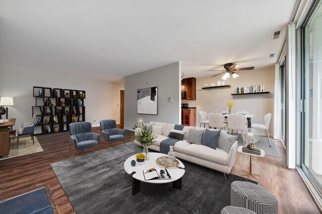 Sala, comedor y cocina - 5900 Oakwood Dr Unidad 2K