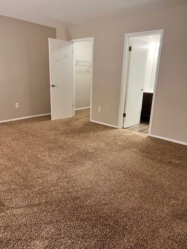 Photo - 1043 Scarborough Ct Unit K2