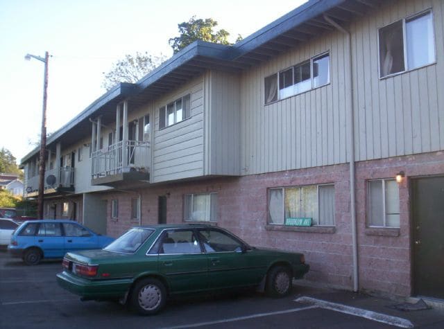 Building Photo - Quality Waterfront Living