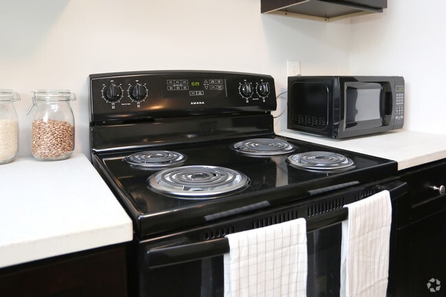 2BR, 2BA - 900 SF - Model