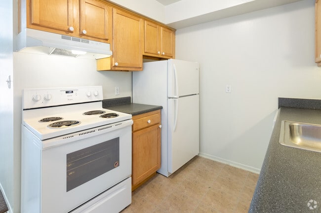 2 BR, 1 BA - 864 SF