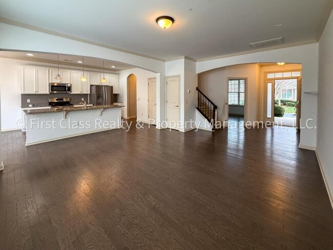 Photo - 565 Park View Drive