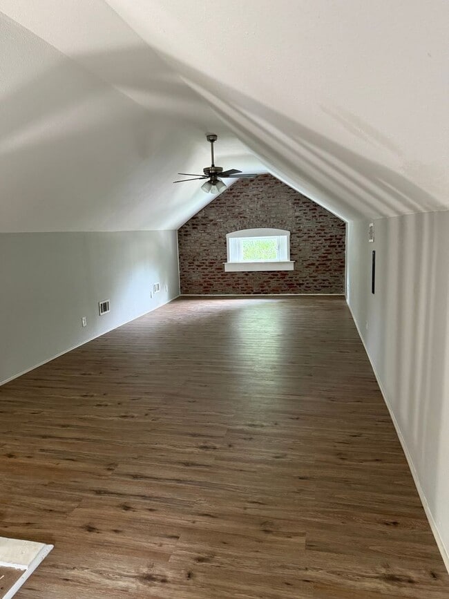 Photo - 452 N Whitelaw Ave